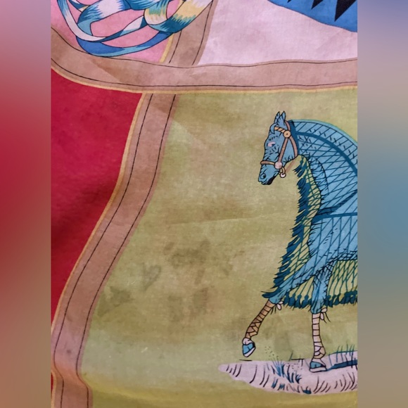 Hermes Scarf/Shawl. ‘Couvertures et Tenues de Jour’. 100% Silk. Made in France. - Picture 16 of 16